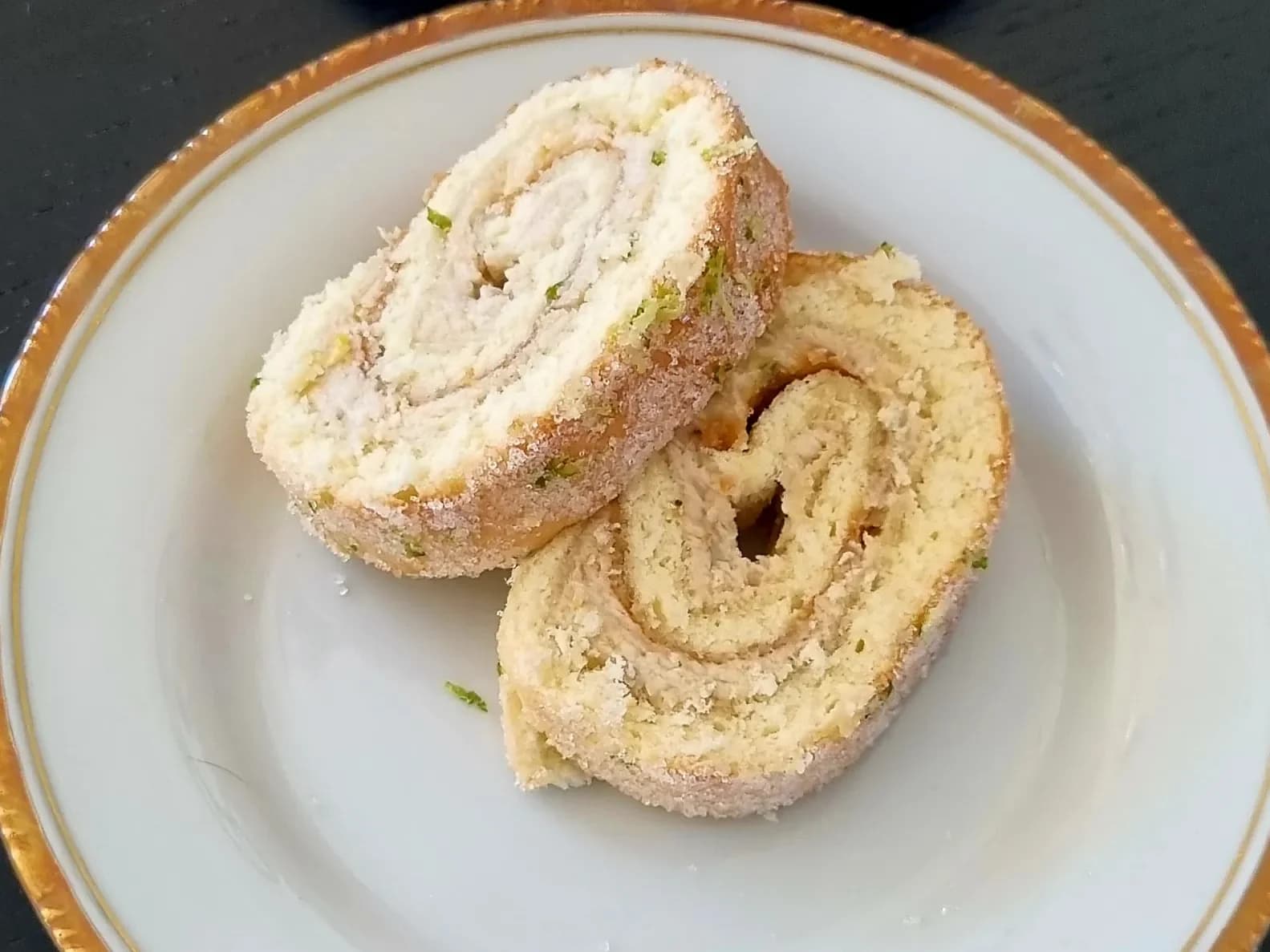 Rulltårta med passionsfrukt och mascarpone