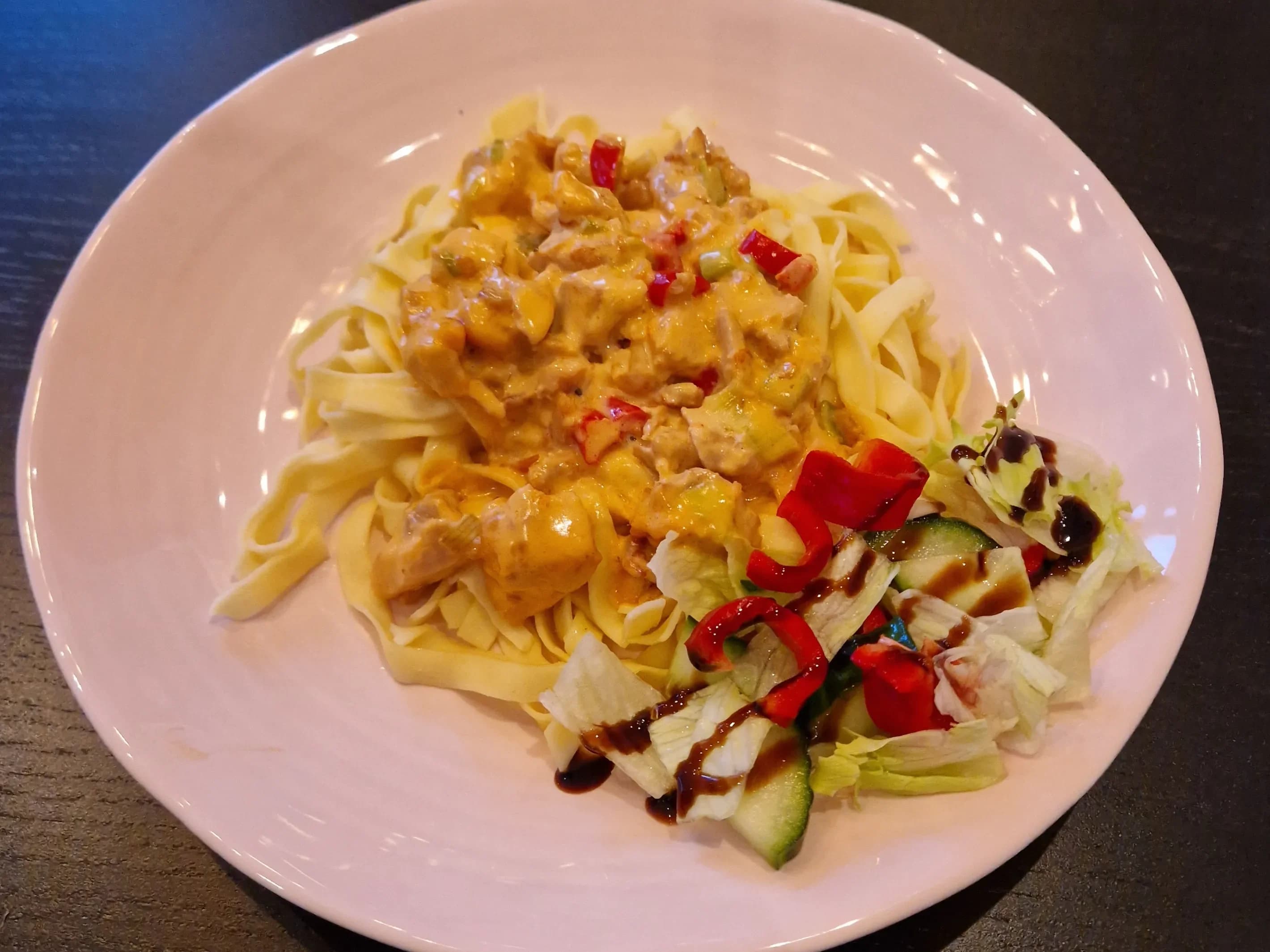 Kyckling stroganoff med färsk pasta